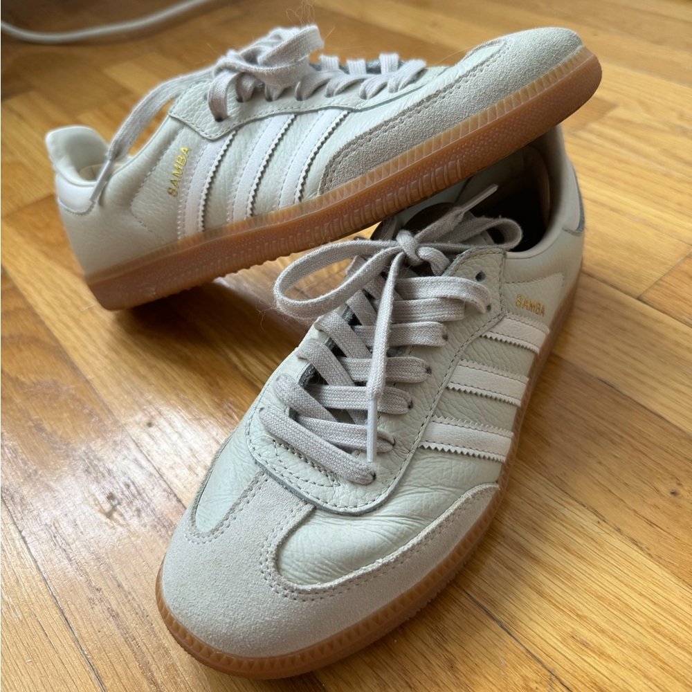 Adidas Sambas Women’s 7.5 in Beige/White with Gum Sole